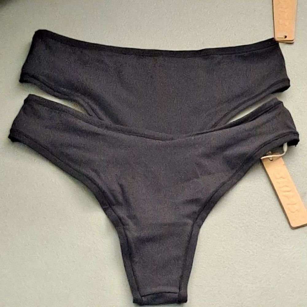 2 pair Skims thongs NWT